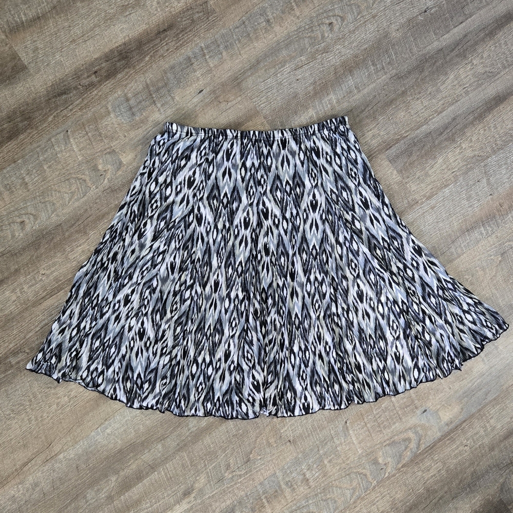 Black & White Patterned Skirt